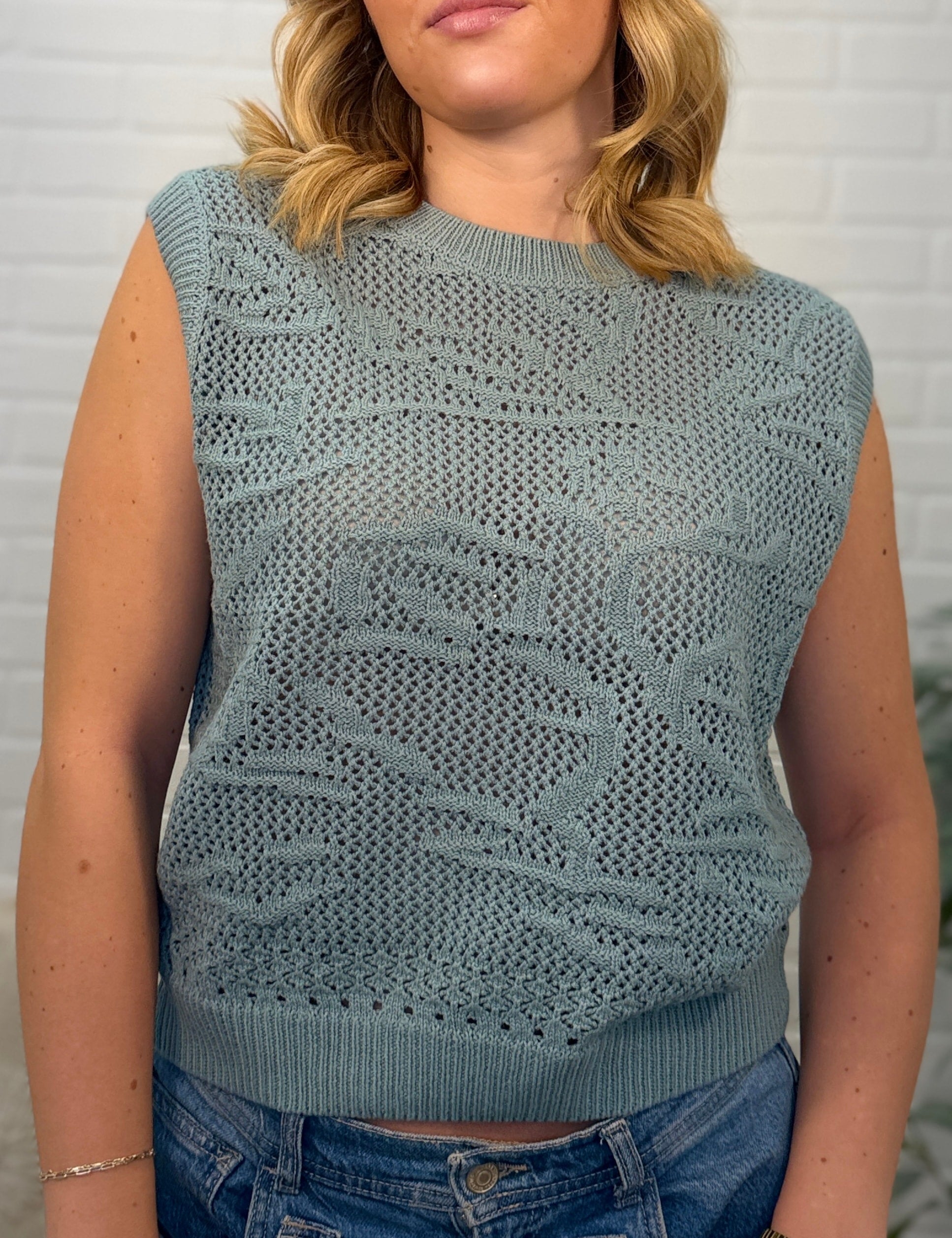 Textured Floral Patterned Knit Sweater Vest